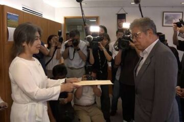 <b>伊東</b>市長 卒業証書の提出拒否|au Webポータル国内ニュース