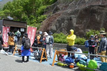 ＜1分で解説＞富士山の入山規制 静岡側でもスタート | 毎日新聞