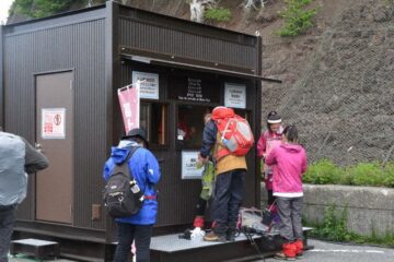 富士山、静岡側も開通 入山 スマホアプリで登録 – 毎日新聞
