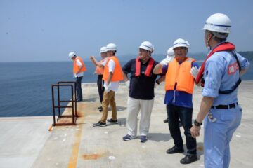 <b>下田</b>市議会議員が<b>下田</b>港防波堤工事現場を視察 – 伊豆新聞デジタル