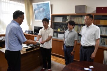 伊東・南中会が母校へ冷水機設置 熱中症対策に – 伊豆新聞デジタル