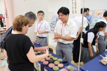 特別支援学校の製品ずらり 生徒が販売体験 – 伊豆新聞デジタル
