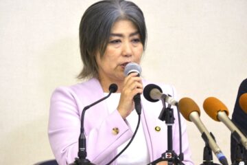 市長に「卒業証書」提出要求 市議会で百条委―静岡・<b>伊東市</b> – 時事通信