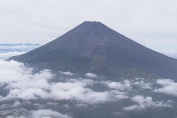 富士山静岡県側の「富士山スカイライン」通行止め 積算雨量が規制値超え – LOOK 静岡朝日テレビ