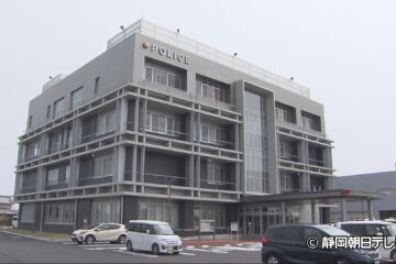 深夜に住宅を全焼する火災 ひとり暮らしの高齢女性は近所の人の声で火事に気付き逃げて無事 …