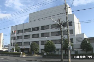 元Ｊリーグの選手で静岡市の中学校教諭の男（３４）が逮捕 卒業生の１０代女性に面会を要求する …
