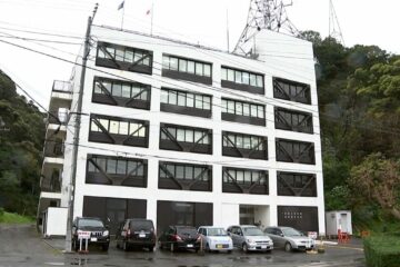 海上から「助けて」と声 バッグを浮き代わりに…漂流していた高校生を救助 静岡・<b>伊東市</b>の海岸で