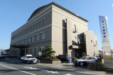 住宅街に「開けてください」と書かれたラップで包まれた筒状の不審物 爆発物処理班が … – 静岡新聞