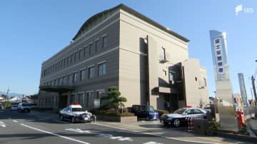 住宅街に「開けてください」と書かれたラップで包まれた筒状の不審物 爆発物処理班 … – エキサイト