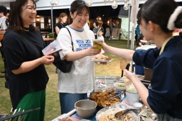 美酒美食でにぎわう紫波オガール祭り 焼きさばやクラフトビール、沖縄そばなど18店舗が出店 3日 …