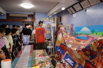 ABCがＢリーグホームゲーム会場で使用したWALL ARTを寄贈 – パチンコ業界ニュース
