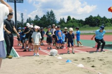 短距離走フォーム、小中学生コツ学ぶ <b>富士</b>吉田で陸上教室 | さんにちEye 山梨日日新聞デジタル