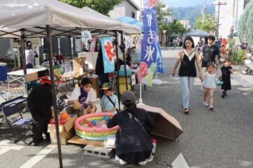 朝日通り商店街で夏まつり〈動画〉 | さんにちEye 山梨日日新聞デジタル