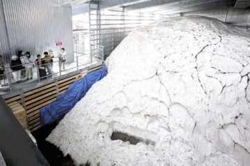 豪雪生かしビル３階分の「雪室」、心地よい冷気漂う「雪渓」…日本酒は熟成されまろやかに