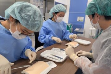 医学部を目指す高校生が医療現場に触れる 見学や手術体験 順天堂大静岡病院で１０人が参加