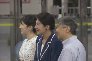 天皇ご一家 静岡・下田市の須崎御用邸で静養 今回は夜遅い電車で<b>伊豆</b>急下田駅に到着