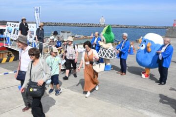 「飛鳥2」初寄港 <b>松崎</b>港でセレモニー <b>松崎</b>海水浴場などでイベン – 伊豆新聞デジタル