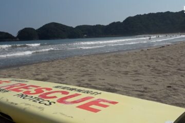 ボディボード中に高波にのまれたか… 海水浴の60代男性が溺れて意識不明の重体に=静岡・<b>南伊豆</b>町