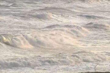 海水浴場で中学生5人が溺れ1人意識不明 部活終わりに教師や仲間と十数人で遊びに 神奈川・平塚市