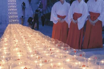 ゆらめく光の回廊夏の夜に彩り/防府天満宮「万灯の夕べ」始まる – 山口新聞