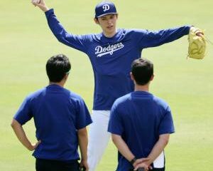 佐々木朗希９日に実戦形式の登板 初めて首振り人形を配布 – 秋田魁新報