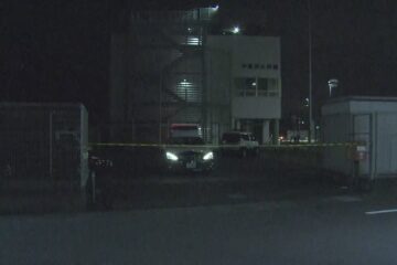 【速報】「刃物を持って暴れている」…通報を受けた救急隊は2人搬送 警察は殺人未遂事件として …