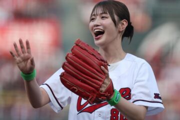父は元広島投手 タレント・塚本恋乃葉が始球式に登場 広島の被爆８０年を受け背番号「８０」を …