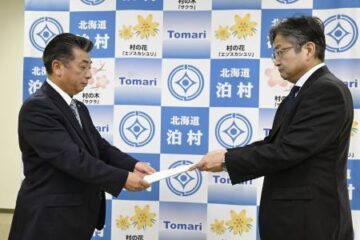 泊村長「議会の意見聞く」 – デイリースポーツ