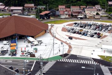 道の駅「邑南の里」移転オープン 産直市や駐車場拡充 – 中国新聞デジタル