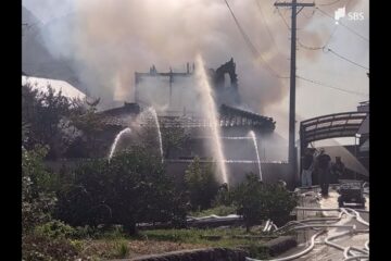 東名高速道路富士川サービスエリア付近で火災 住宅を焼く火事か 消火活動続く＝静岡・富士市