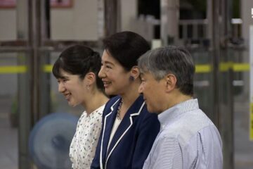 天皇ご一家静養のため下田市の須崎御用邸に滞在＝静岡・下田市 – YouTube