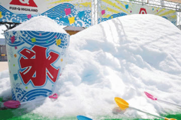 標高830mの富士急ハイランドで涼を満喫 真夏の雪遊び広場が新登場＆お盆は花火大会も