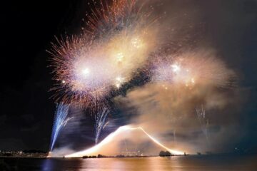 「最も高い山」ギネス認定 <b>富士</b>の頂上５９・２メートル達成 市川の花火大会 – 千葉日報